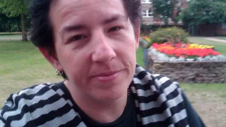 Ce au pățit mai mulți indivizi care au încercat să intre în casa unei bunici din Marea Britanie. „Nu aveau pic de minte. Au venit înarmați cu macete și ciocane