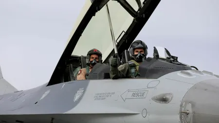 Piloții români se antrenează pe F-16 / Angel Tîlvăr: Vor continua INSTRUIREA până la atingerea nivelului „Pregătit Pentru Misiune”