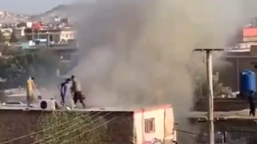 VIDEO. O nouă „explozie uriașă” a lovit duminică după amiaza capitala afgană Kabul. Din primele informații ar fi vorba despre un atac SUA care a vizat un atentator sinucigaș care viza aeroportul