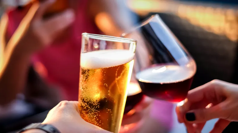 Cât costă BĂUTURA pe litoral de 1 Mai. Berea și vinul le golesc buzunarele turiștilor