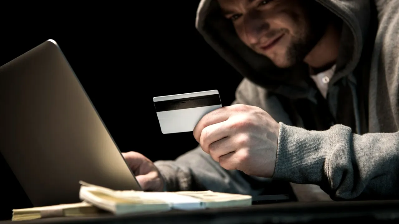 Noua ESCROCHERIE care te lasă fără bani în cont în câteva minute. Metoda de fraudă face tot mai multe victime în România