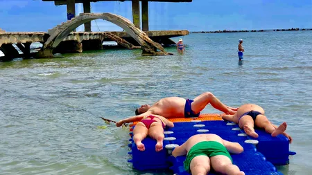 Să râzi sau să plângi? Suntem fără scăpare! Plaja pentru persoane cu dizabilități din Mamaia, OCUPATĂ de TURIȘTII DE OCAZIE. 