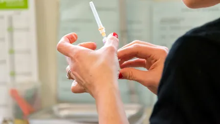 Alertă în  Olt. Trei cazuri de reacții adverse la persoanele vaccinate!