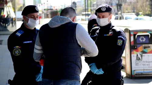 Bărbat din Botoșani, încătușat și amendat după ce a refuzat să poarte masca de protecție într-un magazin