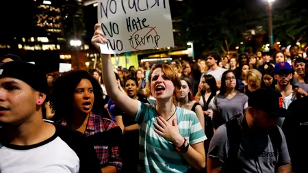 O persoană, ÎMPUȘCATĂ la un protest anti-Trump. Manifestațiile împotriva președintelui ales continuă în SUA