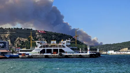 Circulația navelor prin Dardanele, oprită temporar, din cauza INCENDIILOR din Turcia