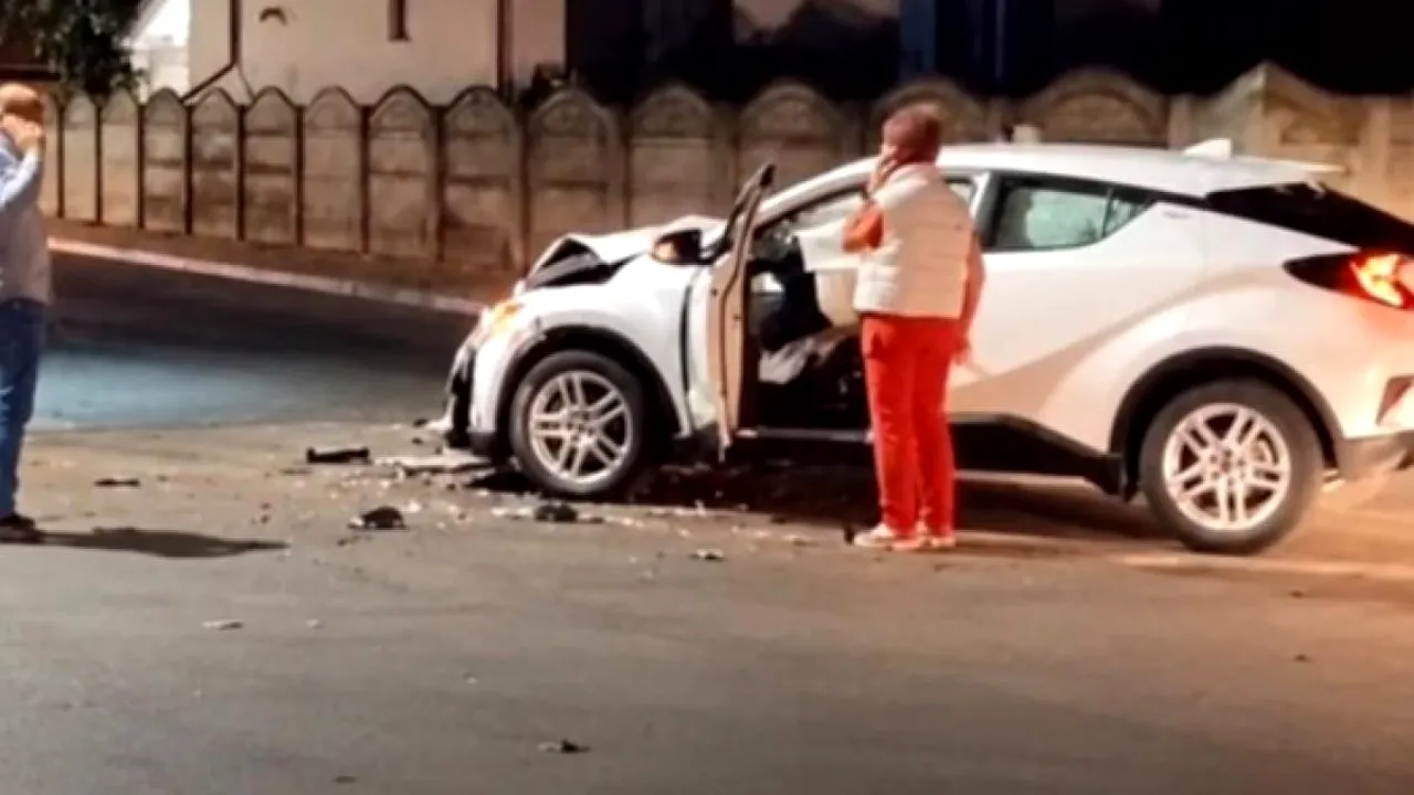 O doctoriță din Alexandria a provocat un accident după ce s-ar fi urcat băută la volan. Se grăbea să ajungă la garda de la Urgențe