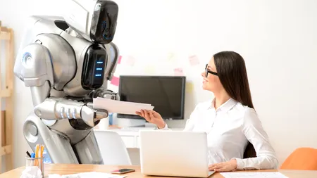 Numărul internauților care folosesc ChatGPT pentru sfaturi financiare, în creștere. A scăzut numărul celor care îl foloseau pentru a învăța programare