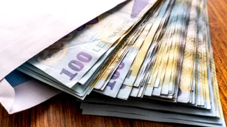 Activitatea care îți aduce bani în plus în seara de Revelion. Este la mare căutare! Când alții se distrează, tu faci bani