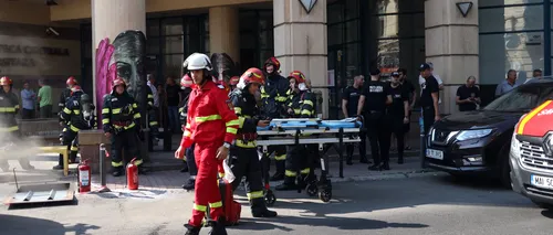 VIDEO | Un muncitor a murit carbonizat în timp ce lucra într-un canal lângă Biblioteca Centrală Universitară din Capitală / O a doua victimă, transportată la spital, cu atac de panică (UPDATE)