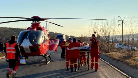 FOTO | Fetiță de 7 ani din Vaslui, în stare gravă după ce a fost lovită de o mașină în timp ce se plimba cu trotineta. La locul accidentului a fost solicitat un elicopter SMURD