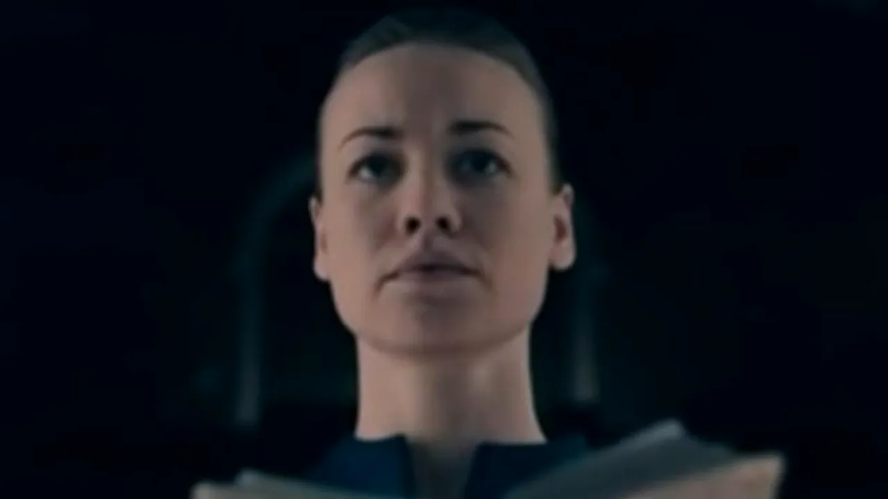 Bine ai venit pe lume, Alună! Yvonne Strahovski, SERENA din POVESTEA SLUJITOAREI, a născut un băiețel