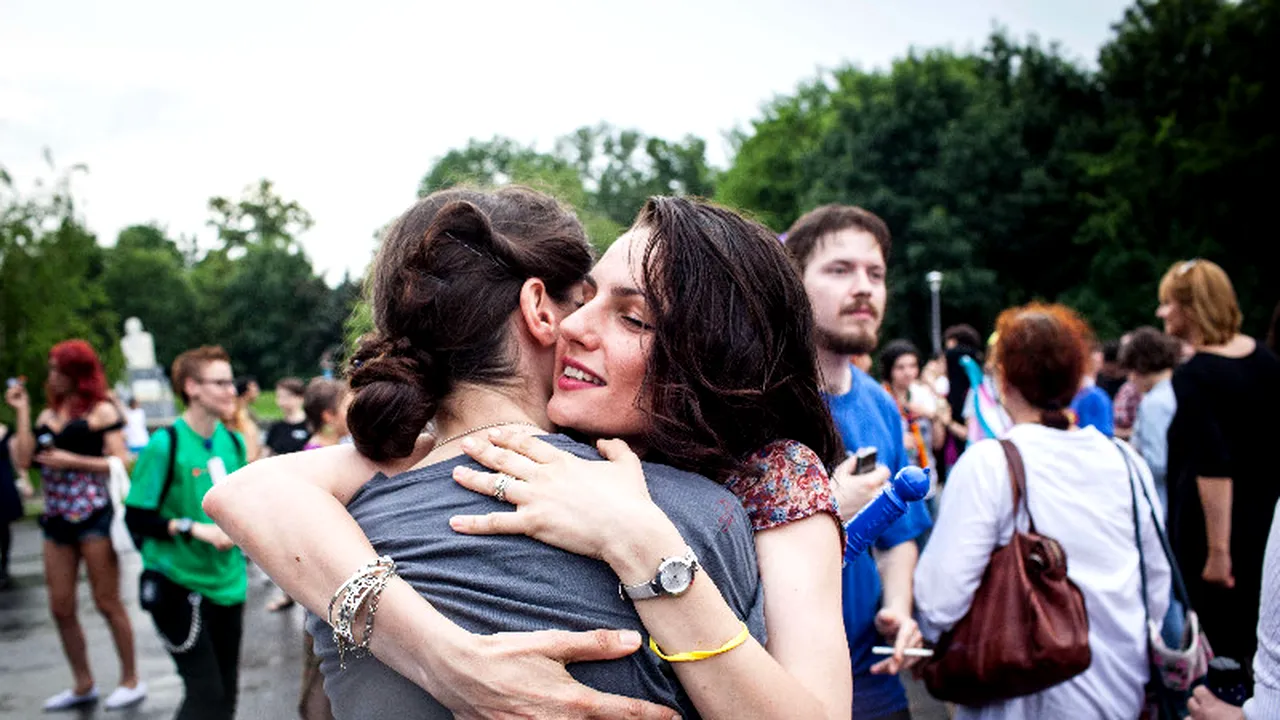 Românii sunt cei mai intoleranți cetățeni UE. Homosexualii sunt respinși chiar de propriile familii