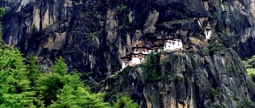 GALERIE FOTO: Cele mai frumoase mănăstiri construite la mare înălțime