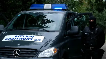 Polițiștii de frontieră i-au deschis în portbagajul: au avut o surpriză când au văzut cine se afla „sub o pătură de culoarea roșie