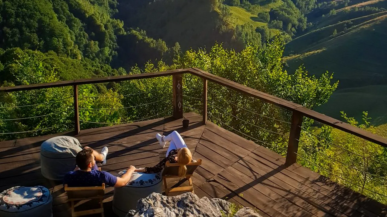 VACANȚĂ PAȘTE: O treime dintre români şi-au făcut planuri de călătorie pentru minivacanţa de sărbători, în timp ce un sfert stau acasă. Cât de mare este bugetul pentru sejurul de 1 Mai