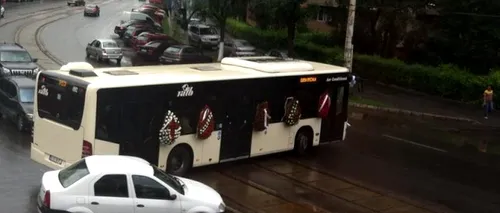 Se întâmplă în România. Un autobuz RATB, închiriat pentru o înmormântare