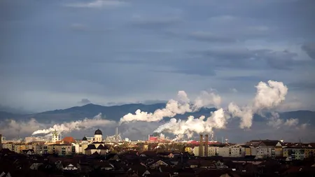 Peste 1.500 de persoane protestează față de construirea unei noi fabrici de formaldehidă în România