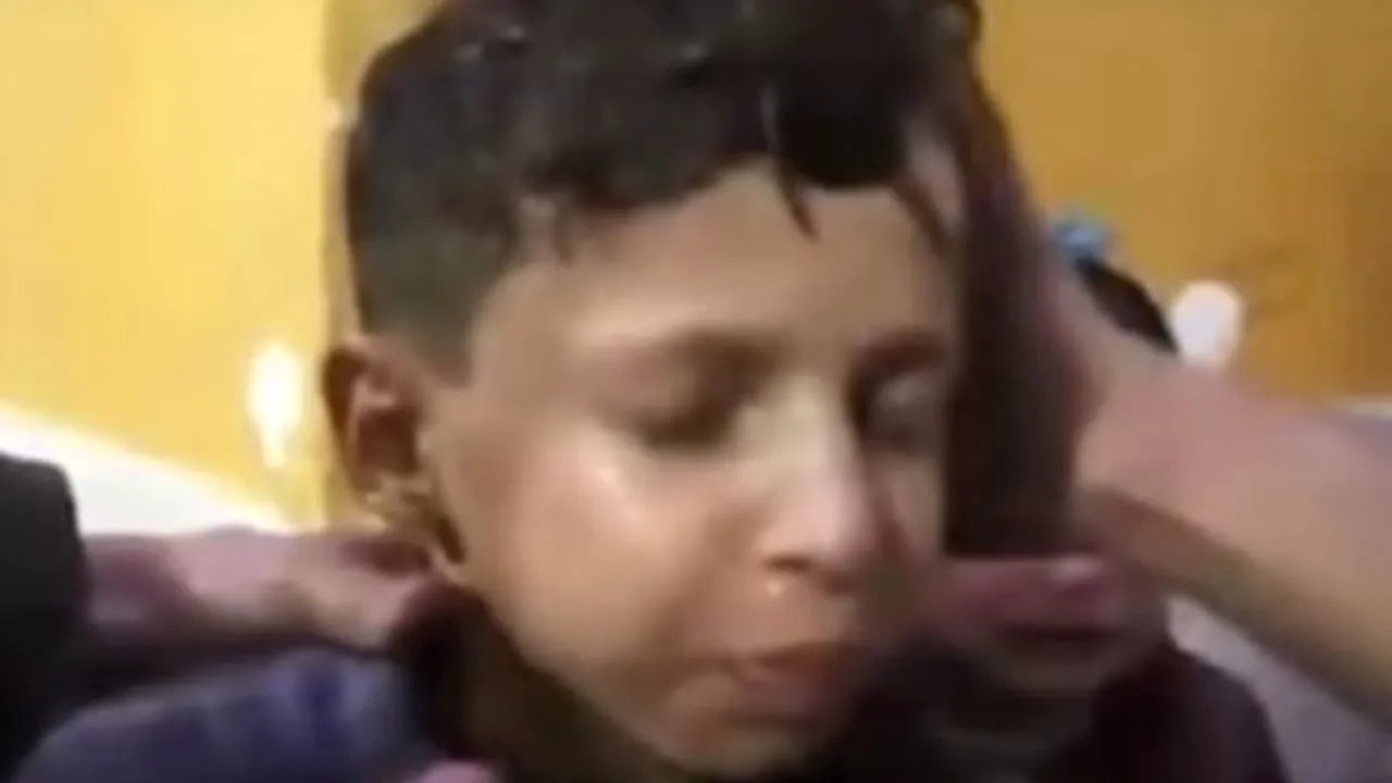 Rusia susține că atacul chimic din Siria a fost trucat. „Au primit biscuiți și orez de la Căștile Albe, pentru a juca în film