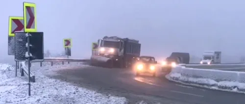 Drumarii intervin în stațiunea Rânca, unde ninge și stratul de zăpadă măsoară deja 8 centimetri (VIDEO)