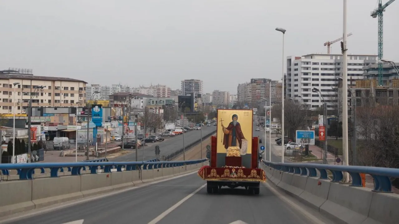 RITUAL. Procesiune cu moaştele Sfântului Dimitrie cel Nou în București