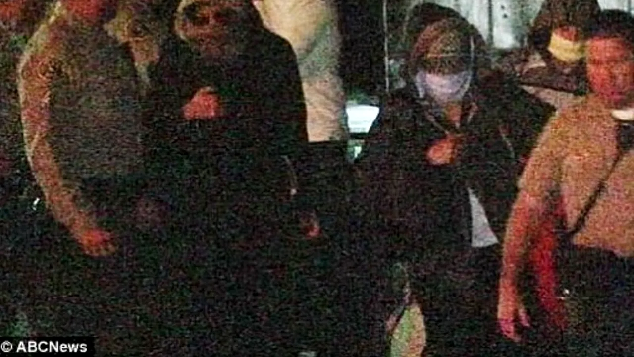 Și-au părăsit locuința pentru A SE ASCUNDE