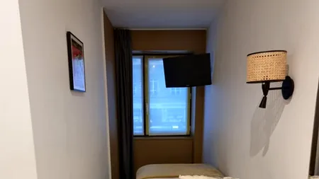 De necrezut ce cazare a primit Mihai din București în Lyon: „Asta e TOATĂ camera de hotel