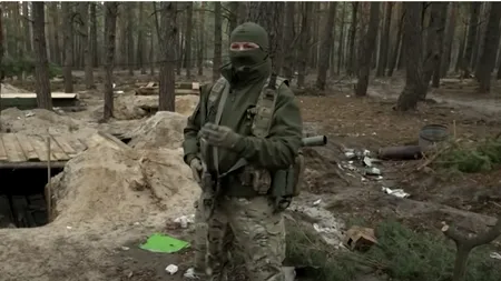 O tabără părăsită de lângă Kiev arată ororile invaziei ruse: „Ruşii m-au forţat să îngrop două femei în cimitir” (VIDEO)