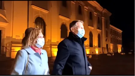 Klaus Iohannis participă la Slujba de Înviere la o biserică din centrul Sibiului