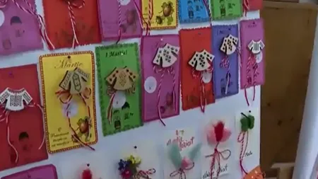 Comunitatea bunicilor din Peștișani, județul Gorj, s-a pregătit din timp pentru 1 martie. Au cusut manual MĂRȚIȘOARE pentru un târg caritabil