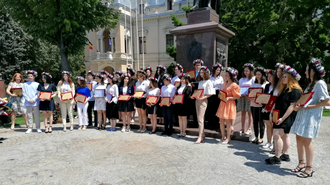 Elevii de 10 din Iași au fost premiați pentru rezultatele lor. Câți bani au primit