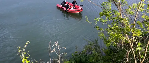 O mașină condusă de un șofer băut s-a scufundat într-o balastieră din Maramureș. Pasagerul din dreapta a murit înecat (VIDEO)