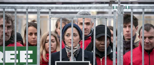 Protest în cușcă: actrița Marion Cotillard a cerut eliberarea activiștilor Greenpeace arestați în Rusia