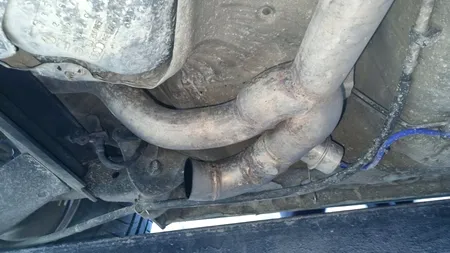 Ce au descoperit angajații RAR sub capota unei mașini: 