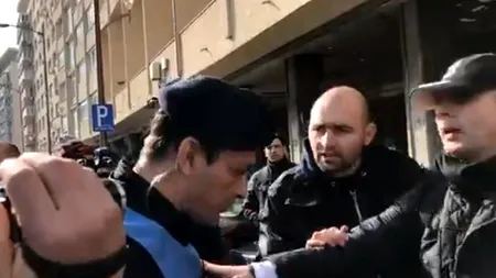 Incidente la Congresul PSD. Protestatari, ridicați de jandarmi