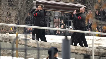 Alexei Navalnîi, înmormântat la un cimitir din Moscova, sub ochii poliției. Măsuri stricte de securitate luate de autoritățile din Rusia