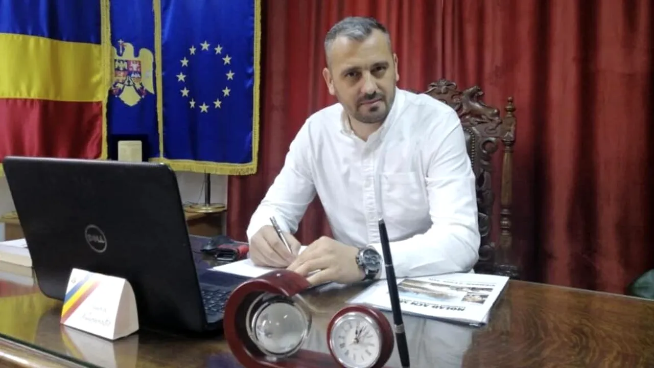 El este Nicolae Dinică, primarul-preot care a CÂȘTIGAT un nou mandat cu 83% / „Am fost învățat să nu schimb și să RECUPERĂM ceea ce avem”