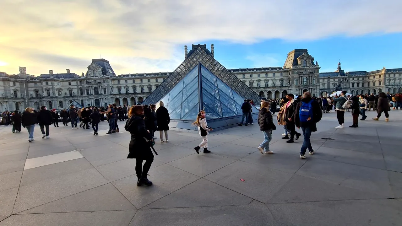 Franța se confruntă cu un nou record de contaminări: 368.149 de noi cazuri, cel mai mare bilanț zilnic de la începutul pandemiei