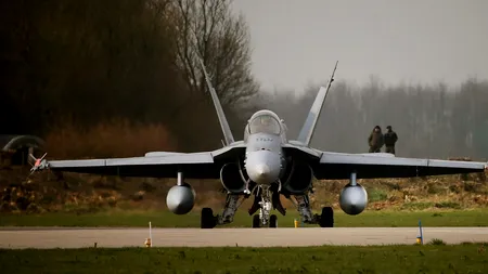 Încă opt avioane americane F-15 au ajuns în Polonia, în contextul tensiunilor cu Rusia