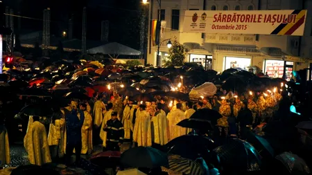 Peste 100.000 de pelerini s-au rugat la moaștele Sfintei Parascheva, la Iași