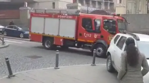 Incendiu în București: Mai multe containere de gunoi au luat foc. Nicio persoană nu a fost rănită