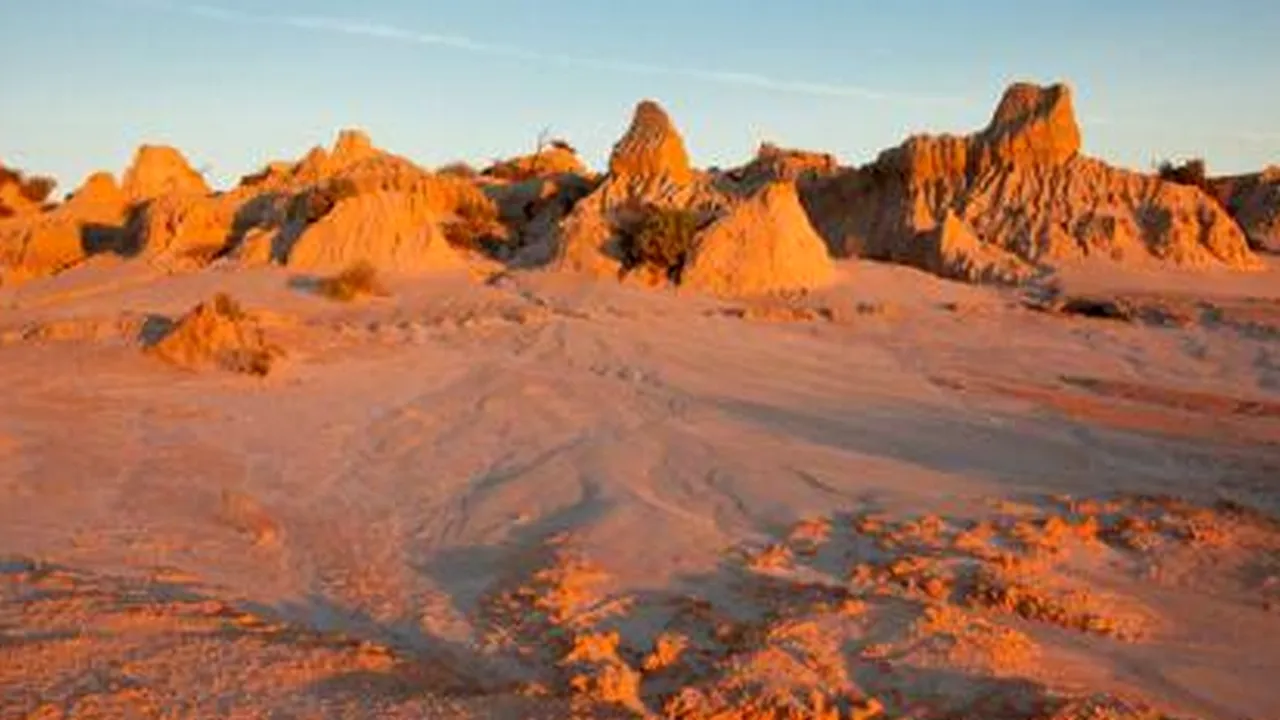 Descoperire remarcabilă în Australia: ce ''ascunde'' de zeci de mii de ani acest deșert