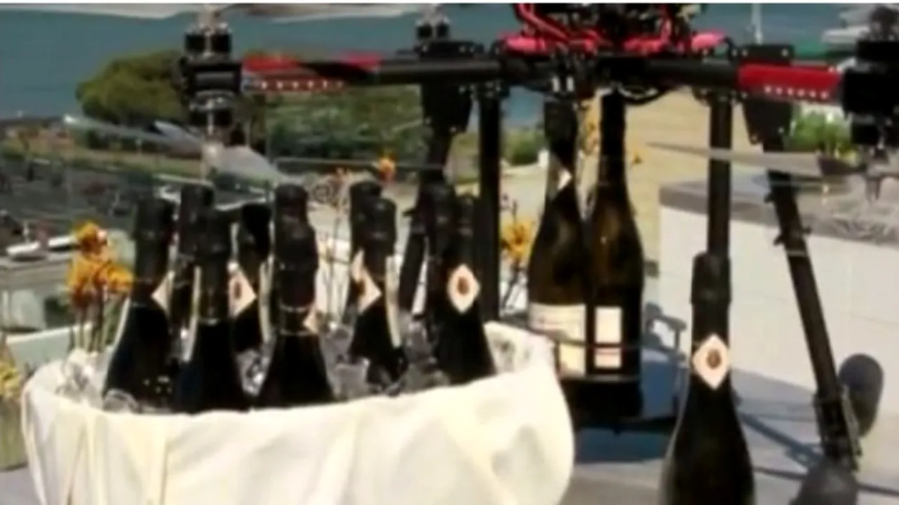 Chelnerul de ultimă generație. Cum sunt serviți clienții la un hotel din California