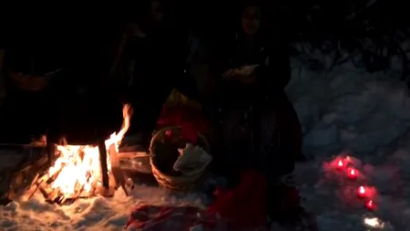 Două vrăjitoare, reținute după ce au șantajat o femeie că vor face ritualuri magice ca aceasta să moară