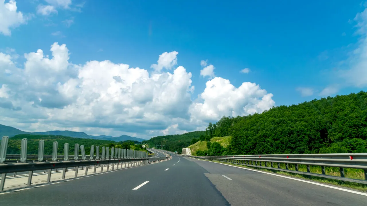 Ultimul tronson al Autostrăzii Unirii A8 intră în linie dreaptă, vineri. Va fi semnat și memorandumul dintre România și Republica Moldova