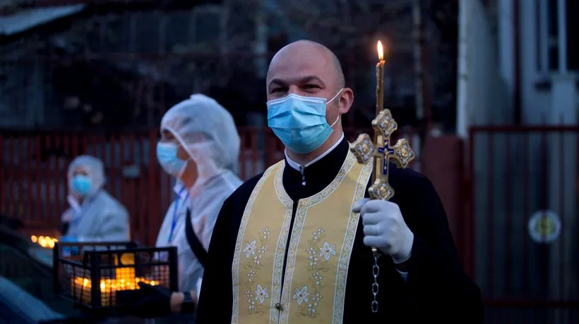 Preoţii nu mai au obligaţia purtării măştii: Ce reguli au stabilit Patriarhia şi Guvernul pentru slujbele de Sărbători