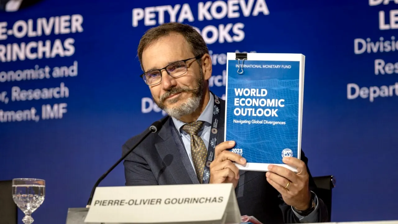 Activitățile economice tind să încetinească pe plan mondial / FMI: România va avea creștere economică de 2,2% în 2023