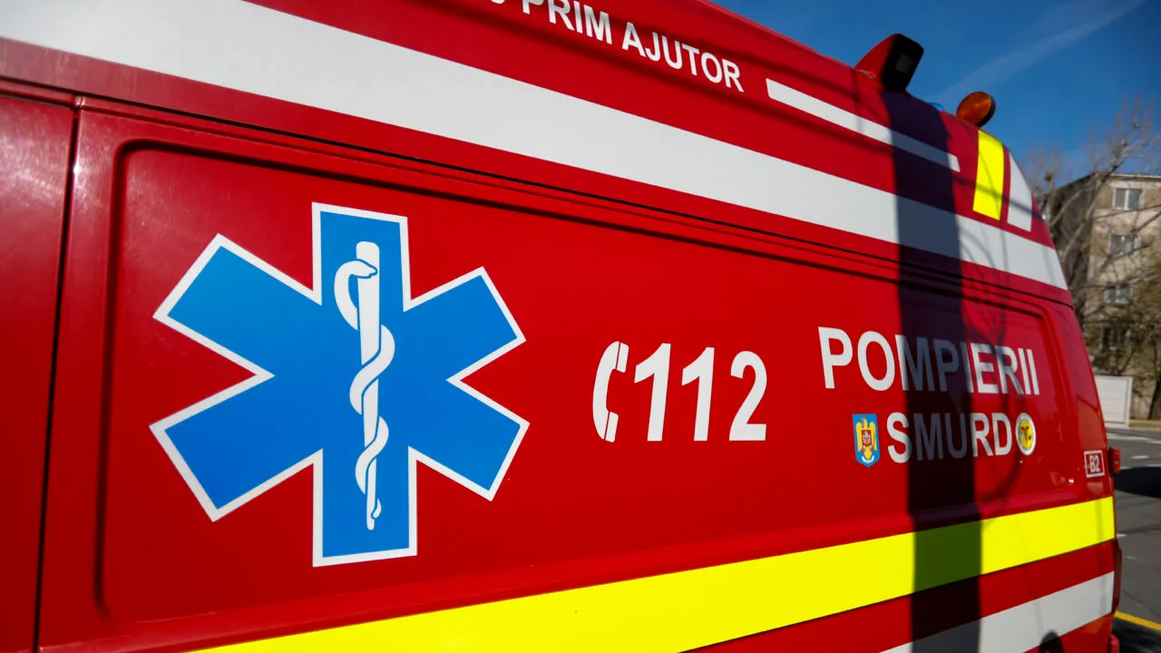 Pacienții Spitalului „Alexandru Obregia”, EVACUAȚI după degajări de fum raportate. Un pacient ar fi ars o saltea, dar pompierii au intervenit rapid