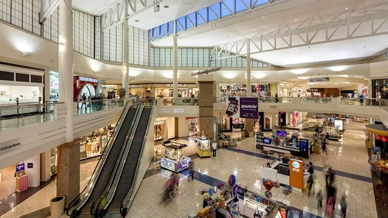 Bătaie în mall-ul din Craiova! Au devastat „Electroputere”, sub ochii îngroziți ai clienților! (VIDEO)