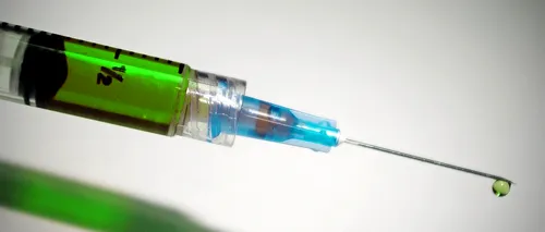 Marea Britanie: 30 de cazuri rare de coagulare a sângelui, după vaccinarea cu AstraZeneca, din 18,1 milioane de doze administrate
